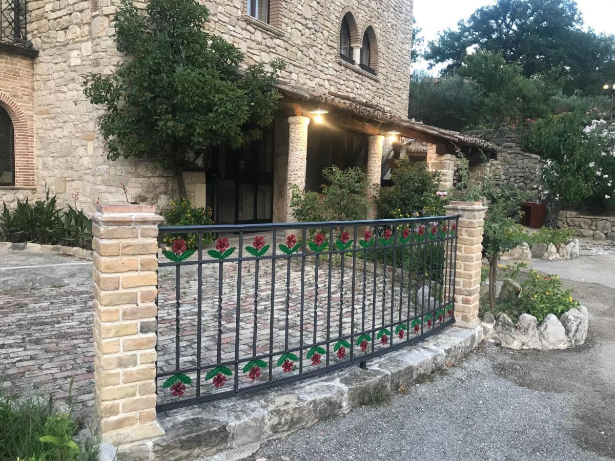 Hotel Lo Smeraldo Roccavivara Buitenkant foto