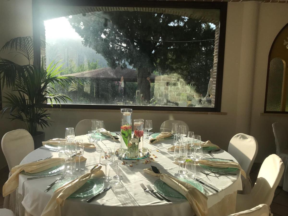 Hotel Lo Smeraldo Roccavivara Buitenkant foto