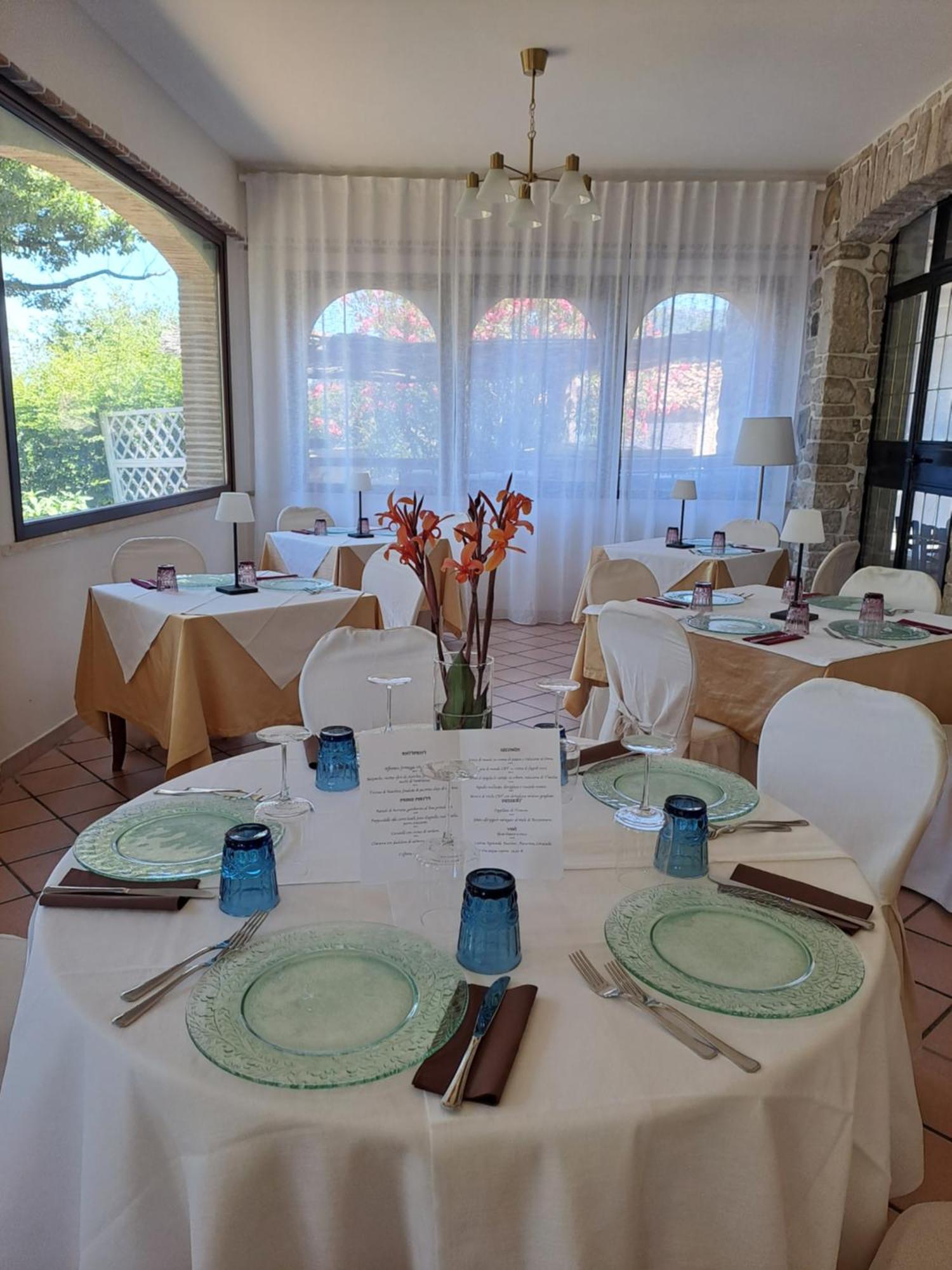 Hotel Lo Smeraldo Roccavivara Buitenkant foto
