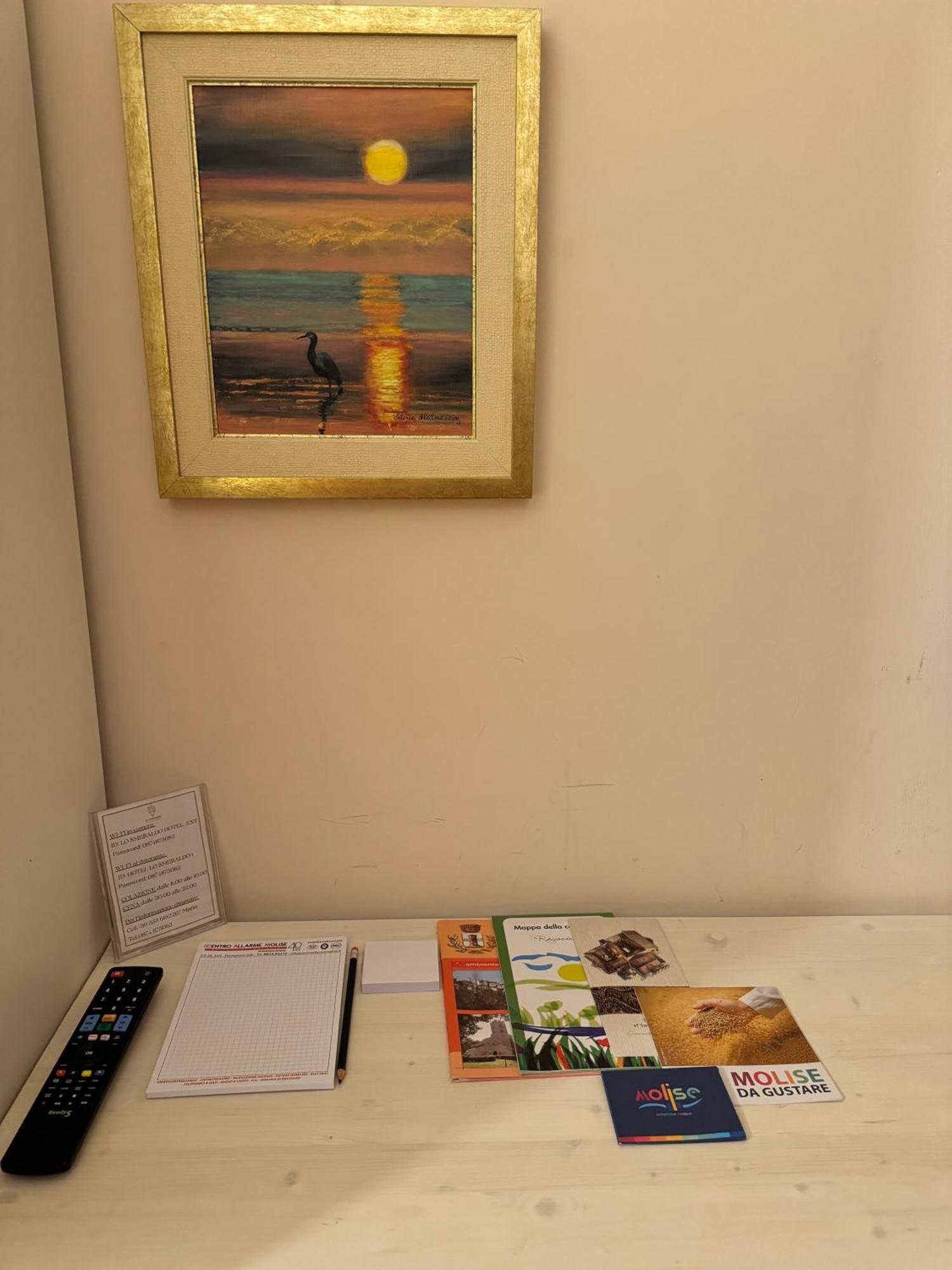 Hotel Lo Smeraldo Roccavivara Buitenkant foto
