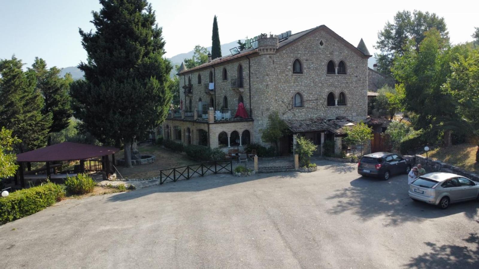 Hotel Lo Smeraldo Roccavivara Buitenkant foto