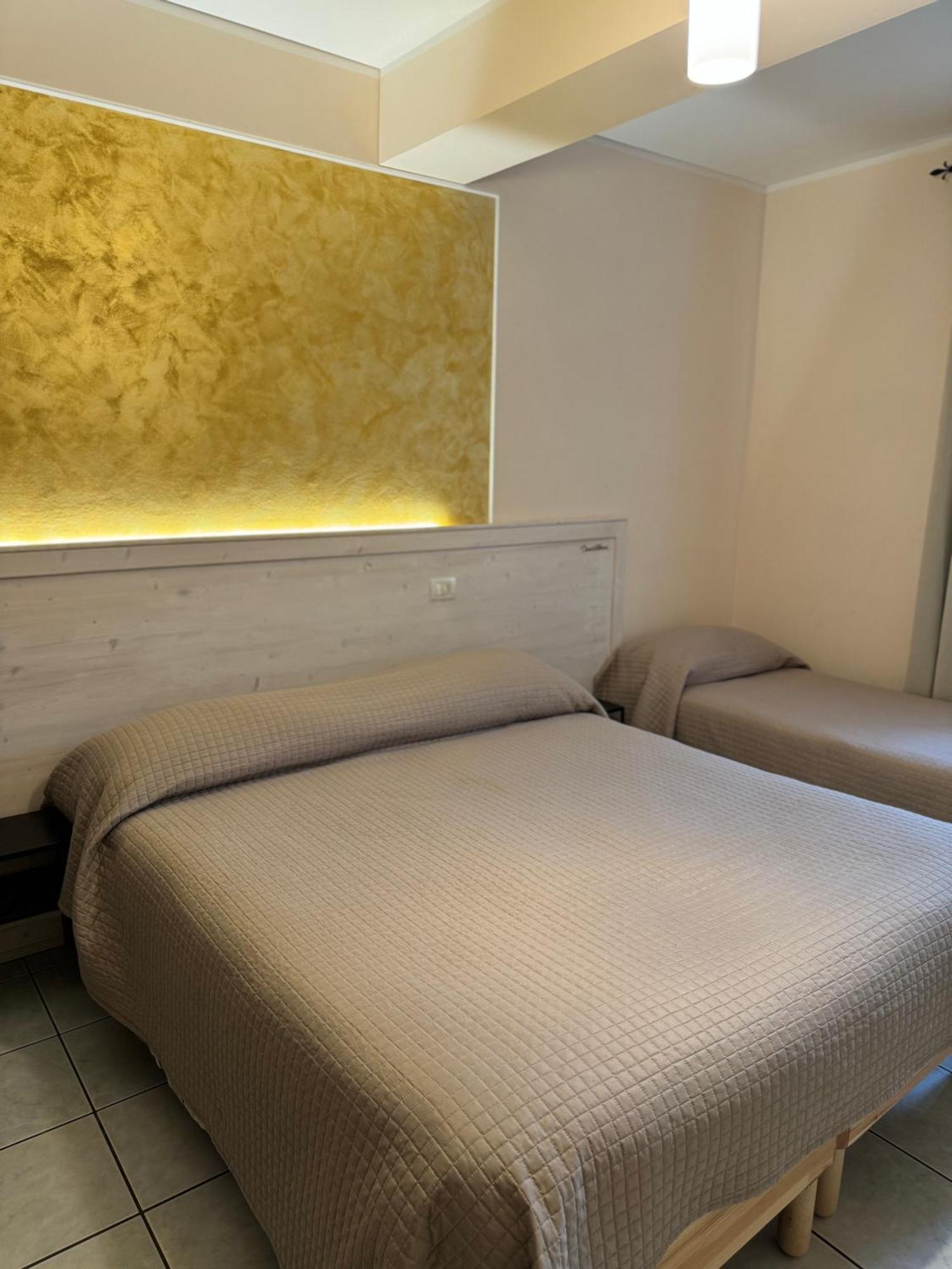 Hotel Lo Smeraldo Roccavivara Buitenkant foto