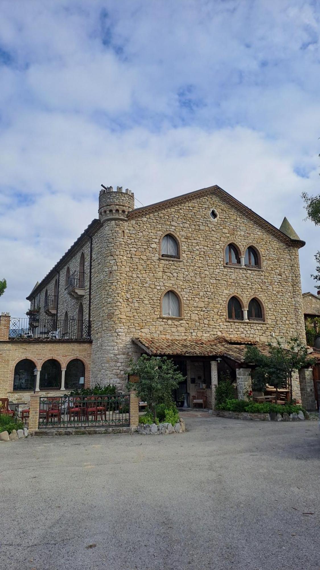 Hotel Lo Smeraldo Roccavivara Buitenkant foto